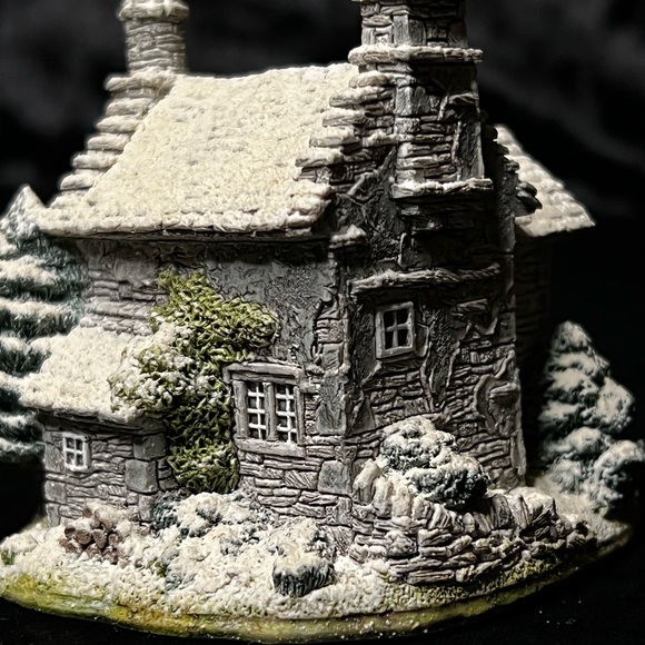 Lilliput Lane | Patterdale Cottage | Lakeland Christmas Collection - Picture 10 of 15